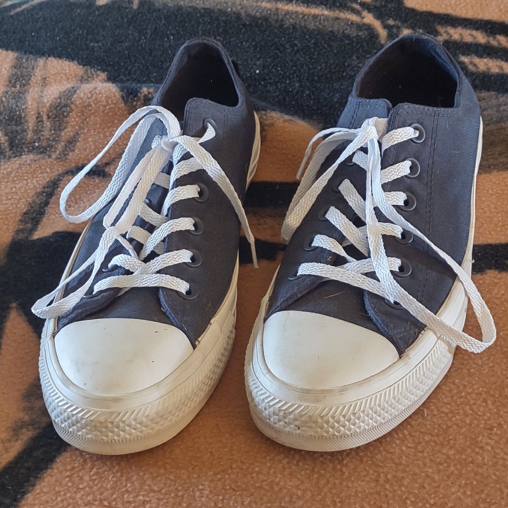 Converse shoes size 8